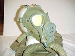 U.S. ARMY Issue M3 Diaphragm Gas Mask with Kidney Bag